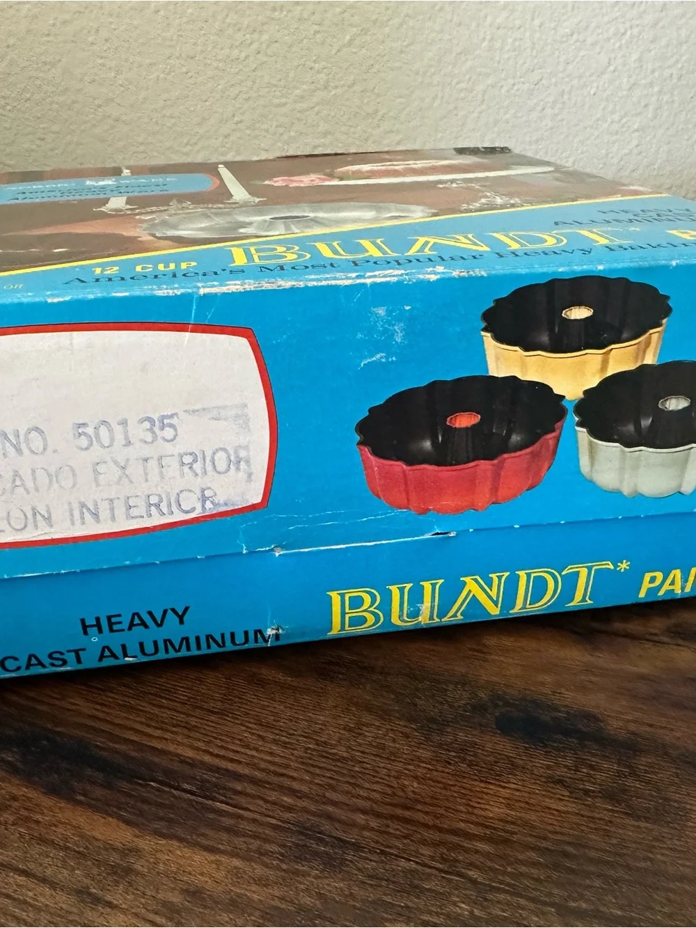 Rare 1970s Nordic ware Bundt pan avocado green. New w/ box, liner & recipe book